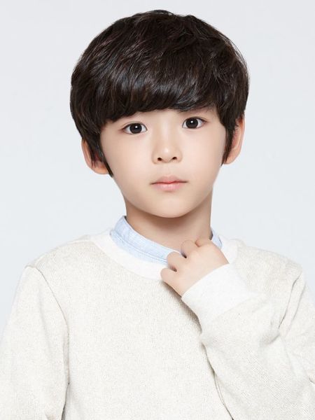 File:Kim Ji Woo (2011).jpg