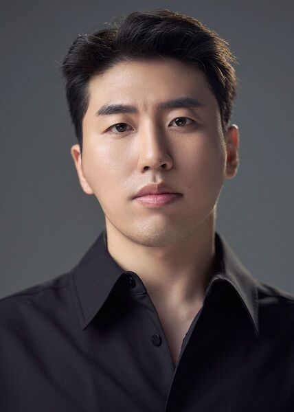 File:Kim Sun Woo (1987).jpg