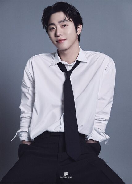File:Ahn-Hyo-Seop.jpg