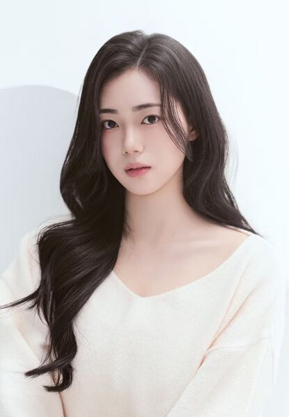 File:Kim Ji Woo (2002).jpg
