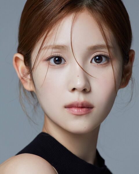 File:Lee Ji Yun (1999).jpg