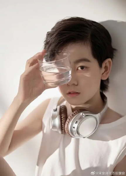 File:Song Jin Ze.webp