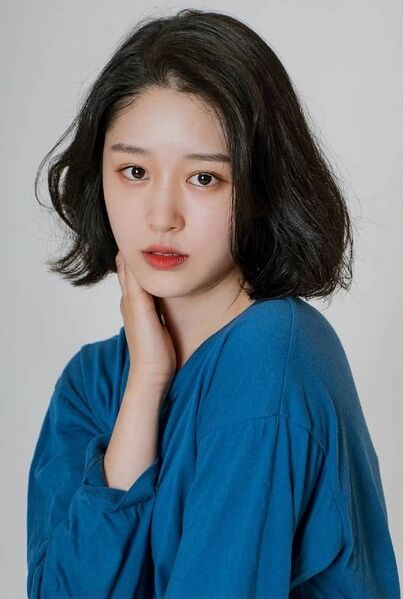 File:Lee Da Eun (1995).jpg